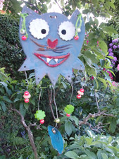 witziges Windspiel Monster Keramik  Unikat Handarbeit Stele  Deko Garten