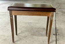 Alter Hocker mit Klappfunktion