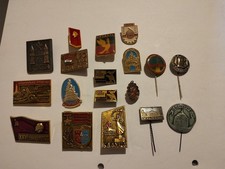 Abzeichen Anhänger Pins, Konvolut von 18 Pins  Anstecknadeln nicht Lesbar, Ruski