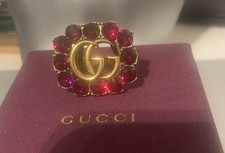 Gucci Ring mit Rubinsteinen