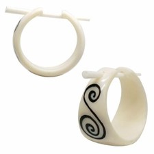 1 Paar Creolen Knochen Horn mit Stift Ohrringe Piercing Bone Naturschmuck hell