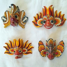 farbige kleine Holzmasken aus Sri Lanka Wandbehang