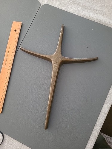 Brutalist design schwer kreuz - ,