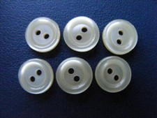 ca 0,9 cm Knopf Hemd Sammlung 6 weiße kleine Knöpfe vintage alt Set Bluse Puppe