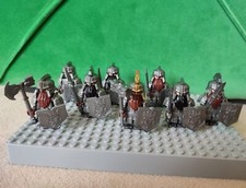 8x Herr der Ringe / Hobbit Erebor Zwergen-Kämpfer Figuren mit viel Ausrüstung