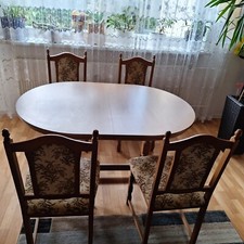 Ausziehbar Esstisch mit 4 Stühlen in Guten Zustand