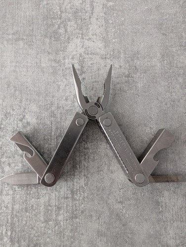 Vintage leatherman mini - **vintage,