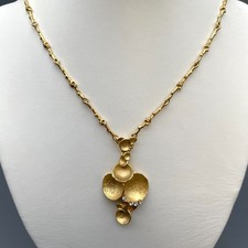 FASZINIERENDES COLLIER  MIT 4