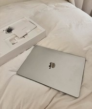 Apple MacBook Air M3 Chip 8GB 512 SSD GB Silber