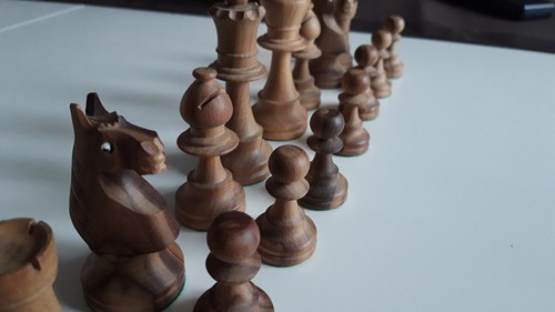 Alte schachfiguren aus holz - schachfiguren,