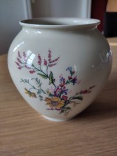 Antike handbemalte Vase mit Blumenmuster von Fürstenberg  von 1947