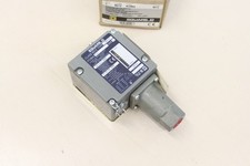 SQUARED SQUARE D  28-210 BAR 6,9-28 Bar Druckschalter Hydraulik 9012 ADW-4 OVP