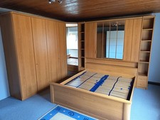 gr. Schlafzimmer Buche mit Überbau, div. Stauraum, Kleiderrondell