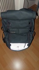 Timbuk2 Bike Clark Pack Rucksack mit Regenschutz im Boden hellgrau 