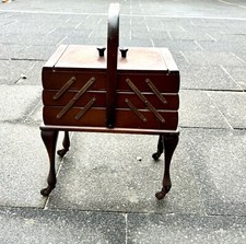Nähwagen Nähkasten Holz mit Beinen & Rollen Vintage Retro