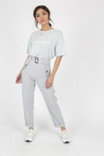 Graue pastellfarbene karierte