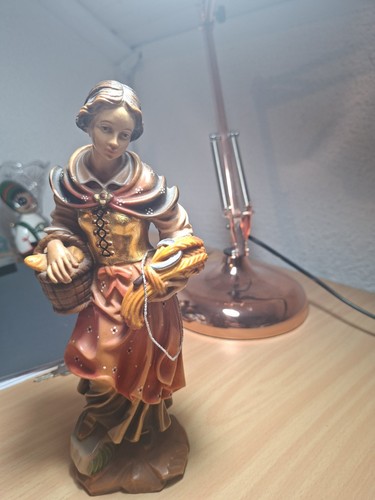 Geschnitzte heiligenfigur - geschnitzte,