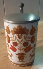 Krug mit Zinndeckel , Kurt