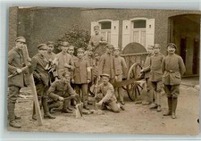 10504613 - WK I Soldaten beim Holz hacken, Bauernwagen AK Soldatenleben