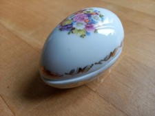 Porzellan-Ei "Pillendose" ca