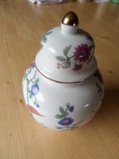 Porzellan Deckelvase mit chinesischem Blumen-/Vogelmuster