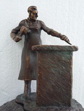 Bronzefigur antik sign. Hughes