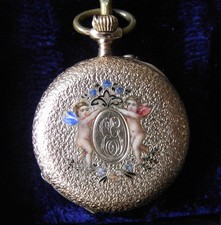 DAMENTASCHENUHR aus 14 ct GELBGOLD mit ZAUBERHAFTEM EMAILDEKOR: PUTTEN + BLÜTEN