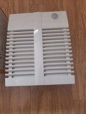 150 mm Badlüfter mit autom. Verschlußklappe und Nachlauf u. Bewegungsmelder.