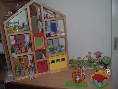Stabiles holz puppenhaus von - puppenhaus,