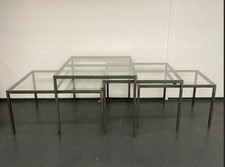 Glastische Ladeneinrichtung