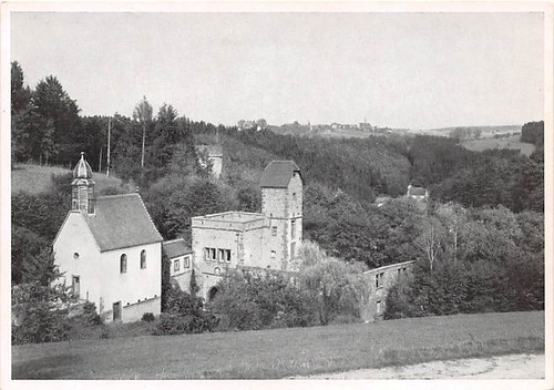 Schlossruine und kapelle - und,