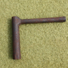 DDR Reifenluftdruck Schlüssel Kühlergrill Schlüssel IFA W 50 L 60