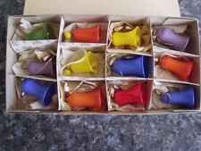 12 alte Glocken aus Farbglas