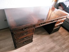 Massivholz-Schreibtisch