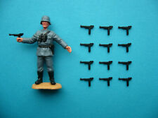Timpo Figur Deutscher Soldat mit Fernglas u. Pistole schwarz und noch 12x Luger 