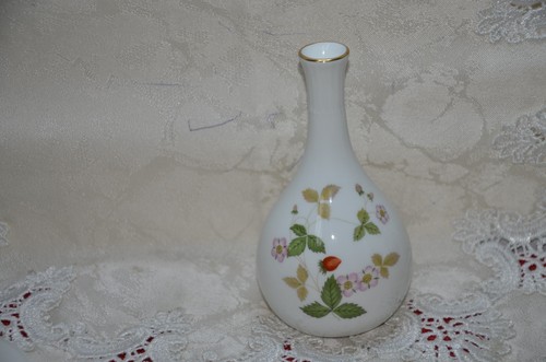 Wild strawberry wedgwood - strawberry, v.