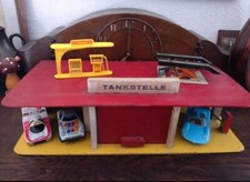 alte Tankstelle Holz Spielzeug