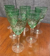 Sechs grüne geschliffene