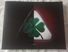 ALFA ROMEO STELVIO  UND GIULIA QUADRIFOGLIO HOCHGLANZ PROSPEKT BUCH  SEHR EDEL