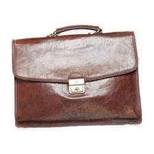 The Bridge, Aktentasche