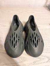 Yeezy Foam Runner RNR Carbon- top  Zustand