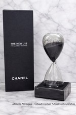CHANEL Sanduhr auf schwarzem