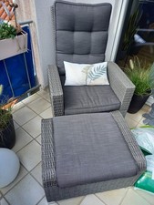 Liegestuhl und Hocker mit Polster