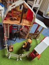 Spirit Deluxe Reiterhof Spielset  Pferdestall,  Clubhaus, mit Reifenschaukel