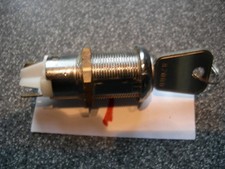 Schlüssel Schalter -  Spiel Automaten Schloß  - 2 polig - ca. 28  mm