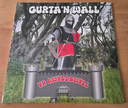Curta wall yr - curta'n, nick)
