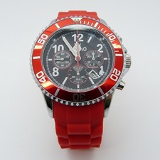 Roter Chronograph mit
