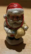 Kleiner Weihnachtsmann/ Nikolaus mit Teddy aus Keramik, ca. 6,8 cm groß