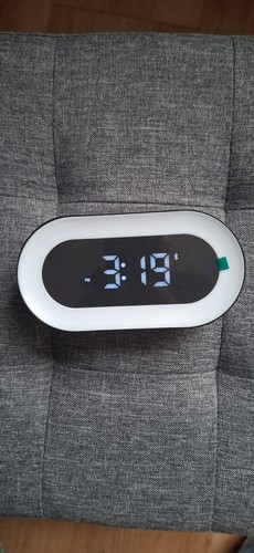 Digitaler wecker mit akku - , und