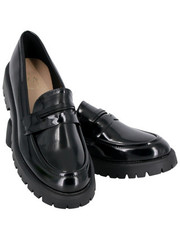SCHWARZ LACKIERTE LOAFERS